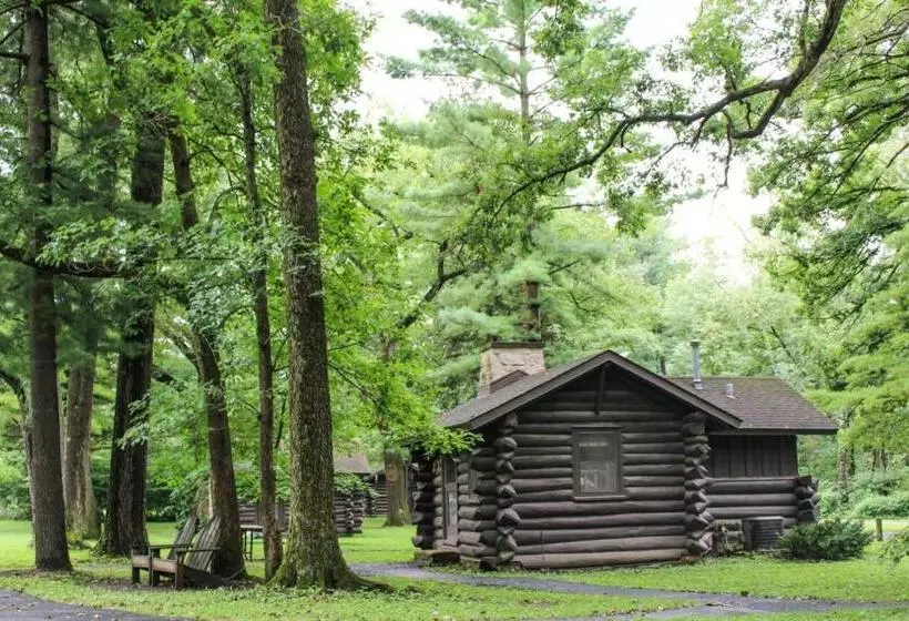 Hotelli White Pines Lodge