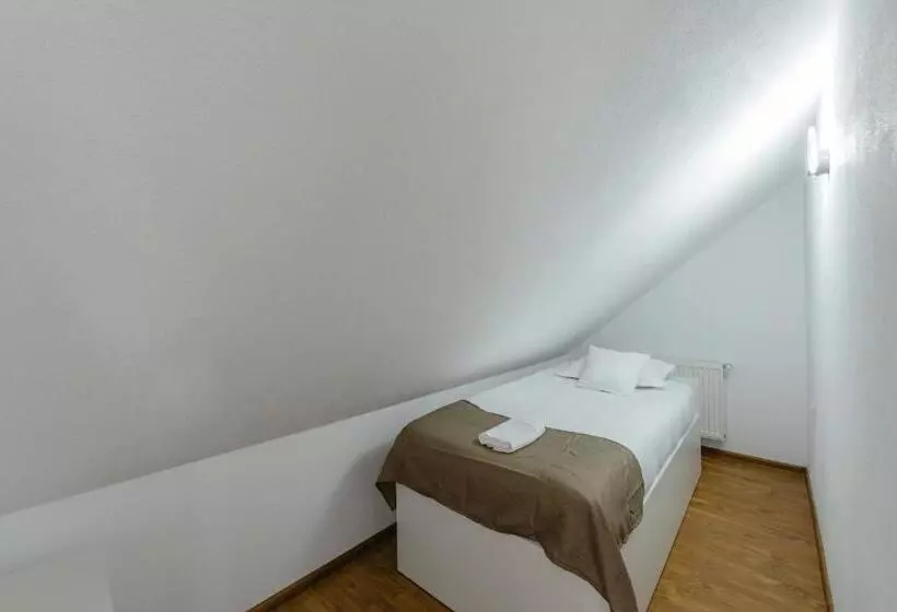 Majatalo Casa Perla Vlădesei