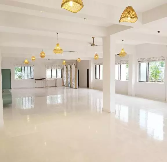 Retkeilymaja Voyage Zo Lonavala