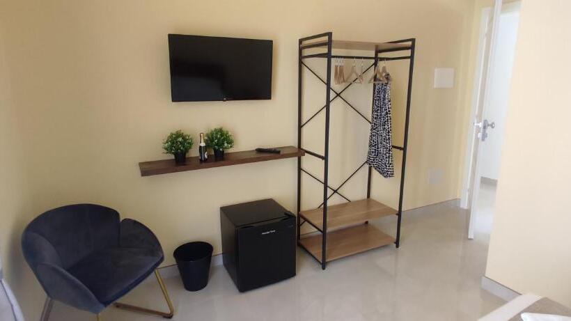 مبيت وإفطار Fevi Rooms