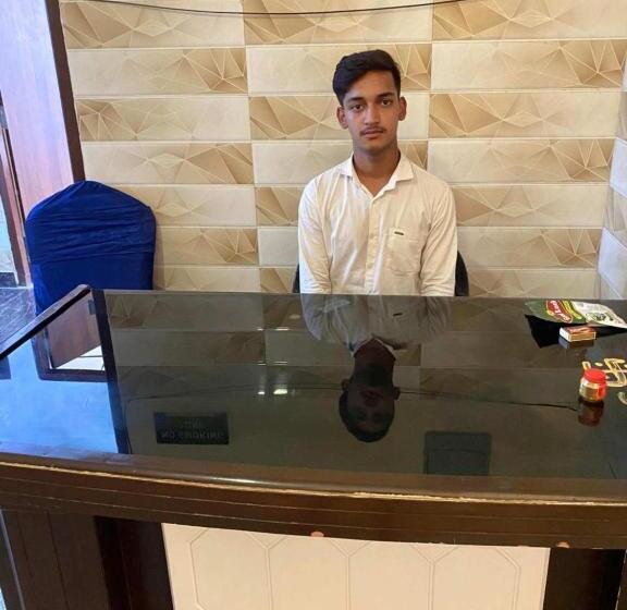 Goroomgo Hotel Maa Tulsi Guest House Ujjain