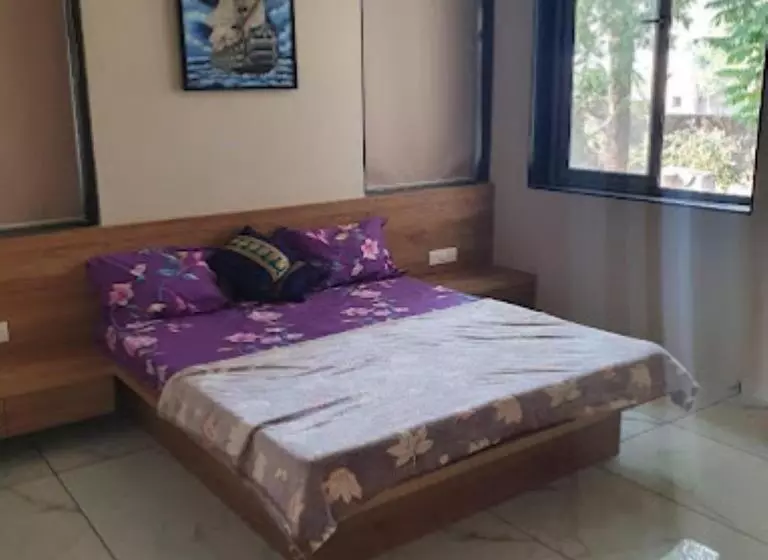ホテル Krushnashray Farms Ahmedabad