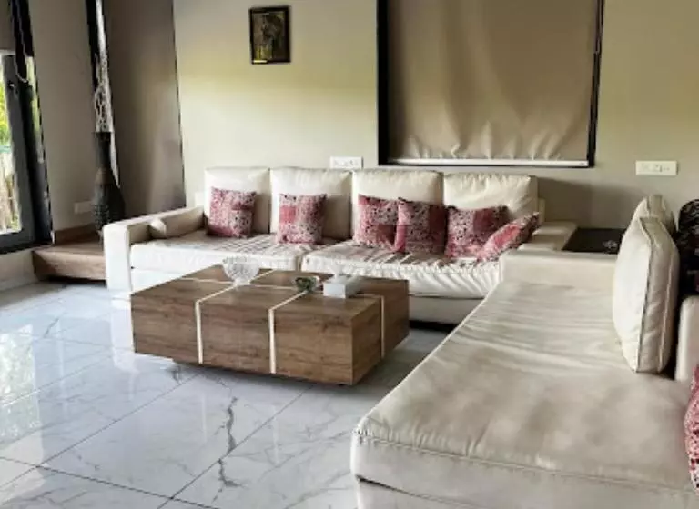 ホテル Krushnashray Farms Ahmedabad