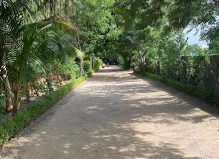 ホテル Krushnashray Farms Ahmedabad