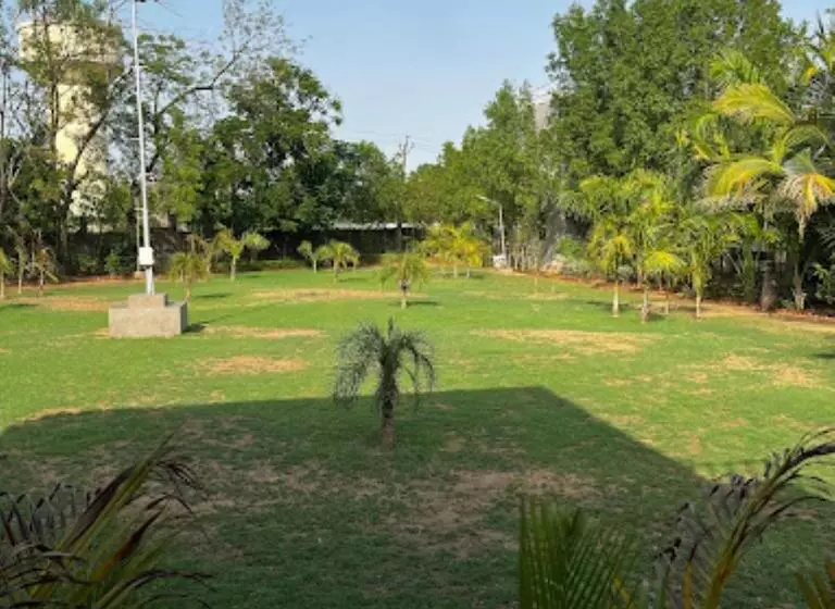 ホテル Krushnashray Farms Ahmedabad