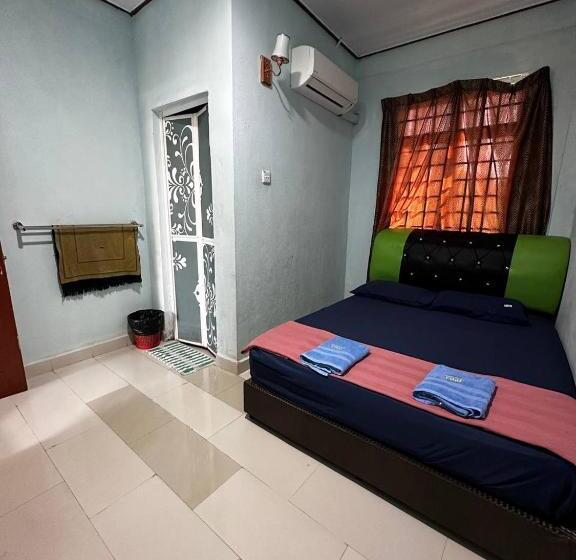 הוסטל Perhentian Village Inn