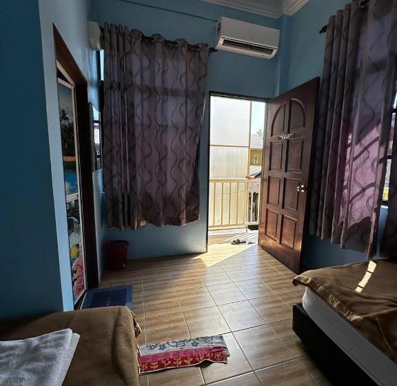 הוסטל Perhentian Village Inn