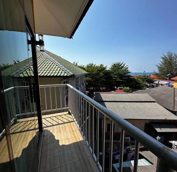 הוסטל Perhentian Village Inn