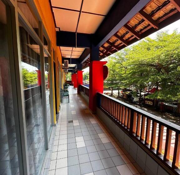 הוסטל Perhentian Village Inn