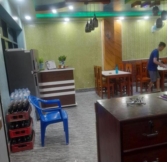 پانسیون Lunga Hotel And Lodge