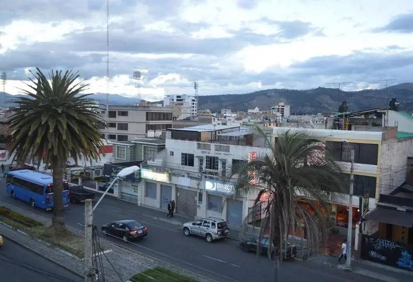 هتل Hostal Alborada Riobamba