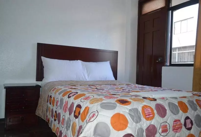 هتل Hostal Alborada Riobamba