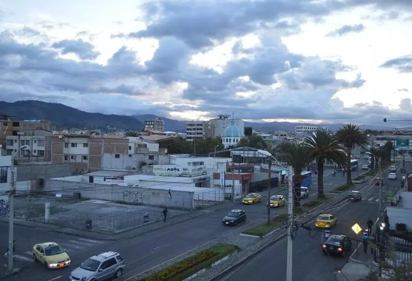 هتل Hostal Alborada Riobamba