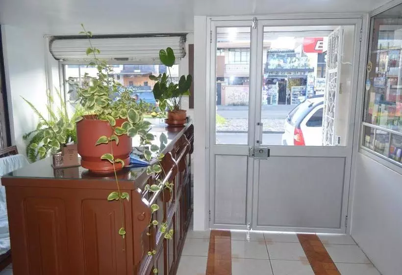 هتل Hostal Alborada Riobamba