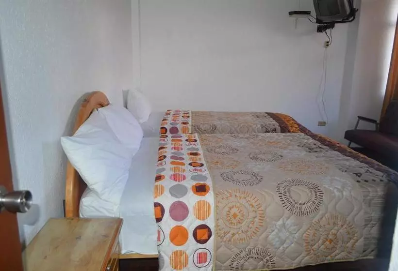 هتل Hostal Alborada Riobamba