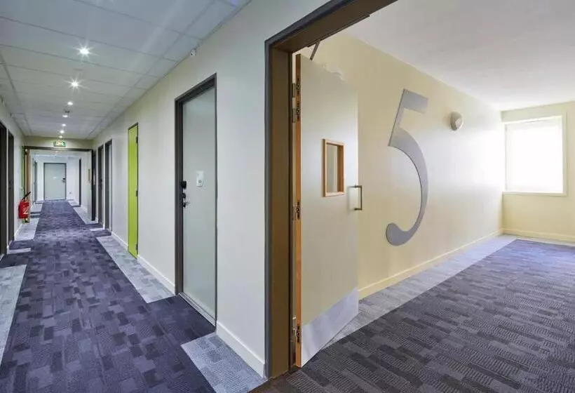 ホテル Campanile Paris Sud Saclay  Gif Sur Yvette