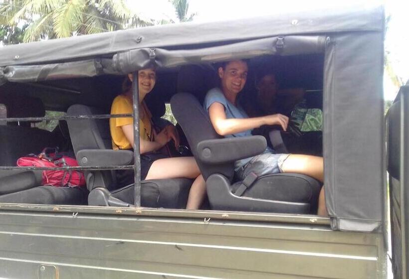 Отель Priyanna Guest, Forest View