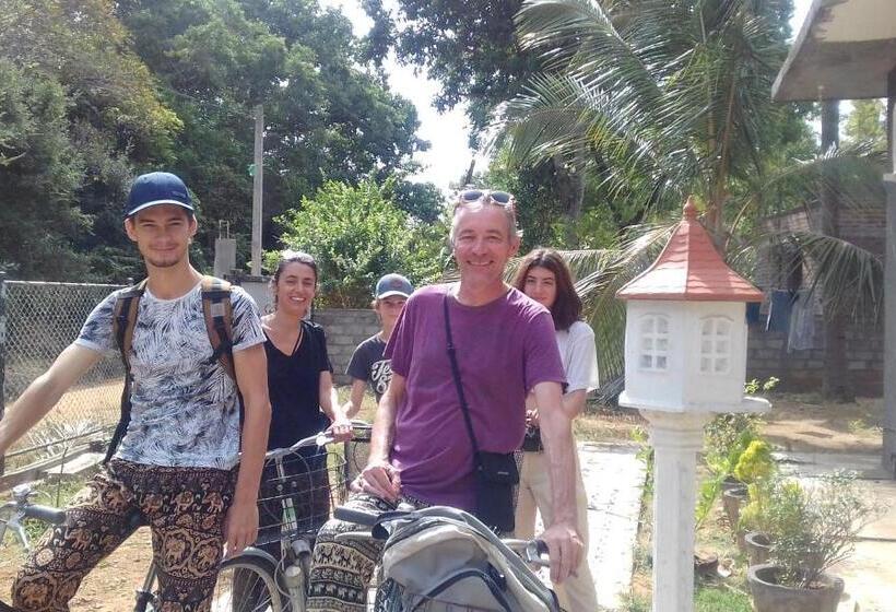 Отель Priyanna Guest, Forest View