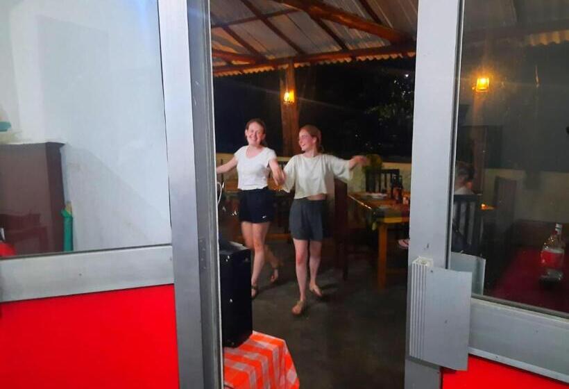 Hotelli Elephant S Joint