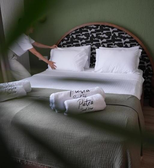 هتل Pietra Social House