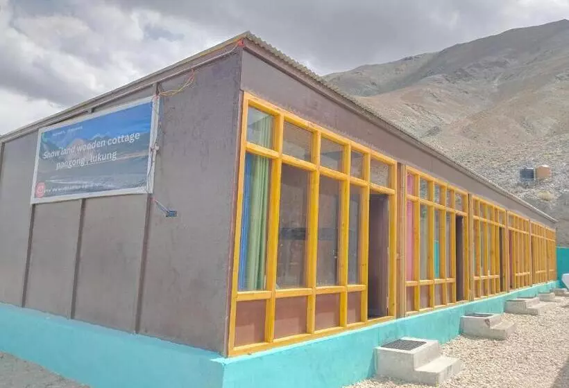 Hotelli Snow Land Wooden Cottage