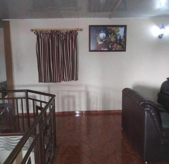 پانسیون Tall Tree Lodge Freetown