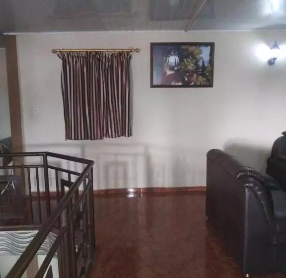 پانسیون Tall Tree Lodge Freetown