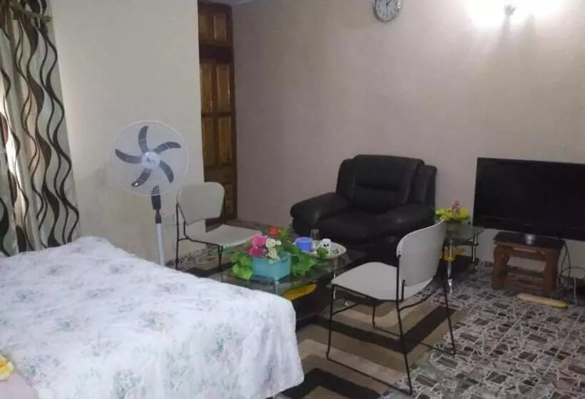 پانسیون Tall Tree Lodge Freetown