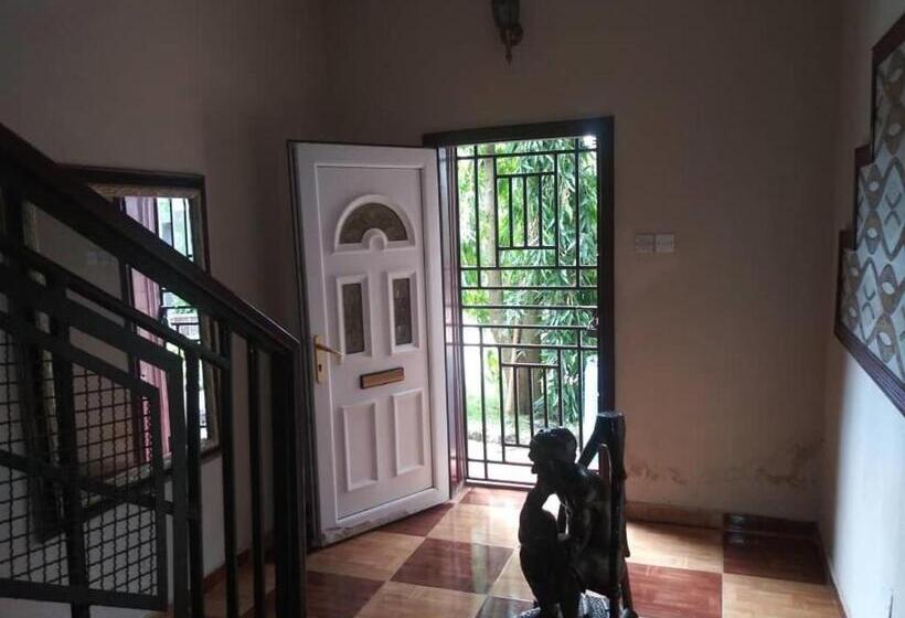 پانسیون Tall Tree Lodge Freetown