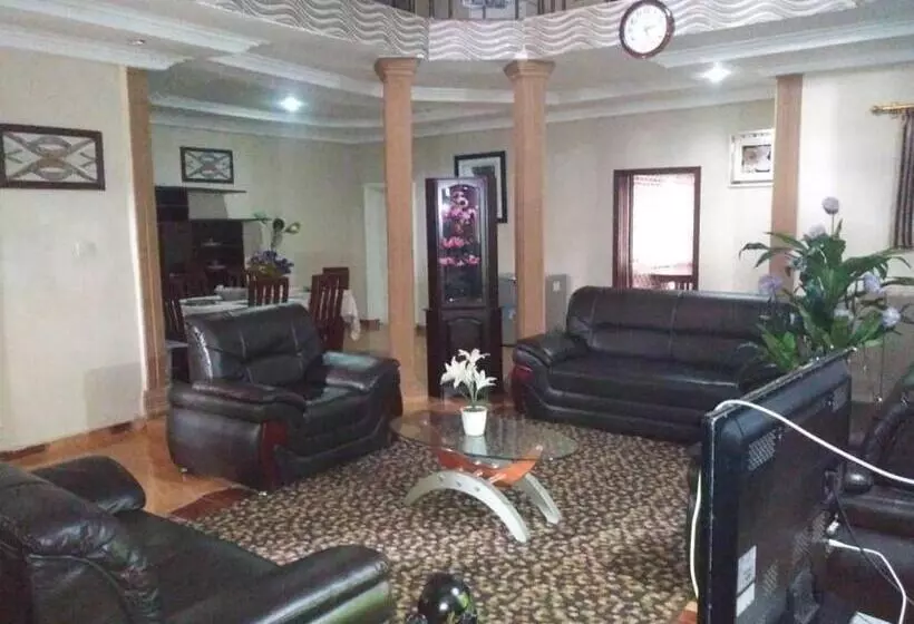 پانسیون Tall Tree Lodge Freetown
