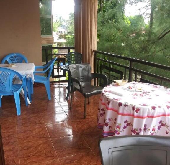 پانسیون Tall Tree Lodge Freetown