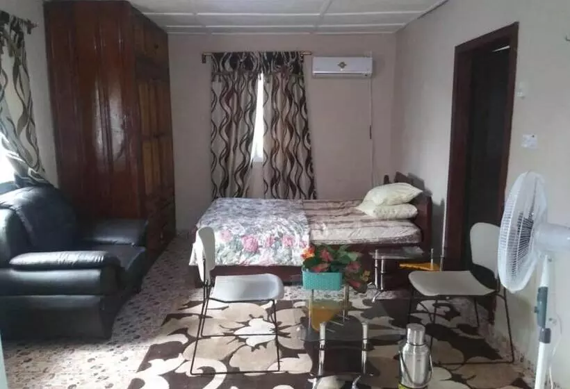 پانسیون Tall Tree Lodge Freetown