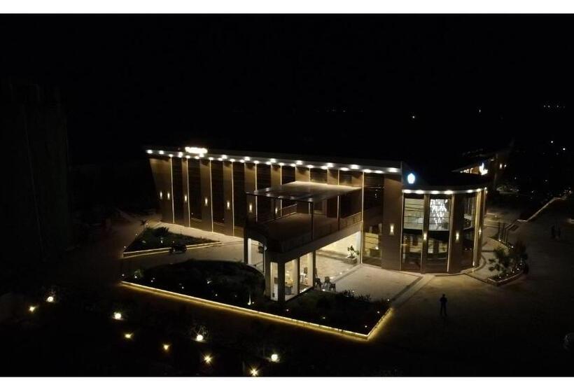 Курорт The Riverside Inn