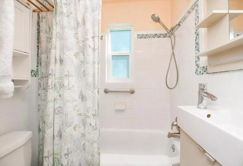 Tropic Terrace Suite #31   Beachfront Resort