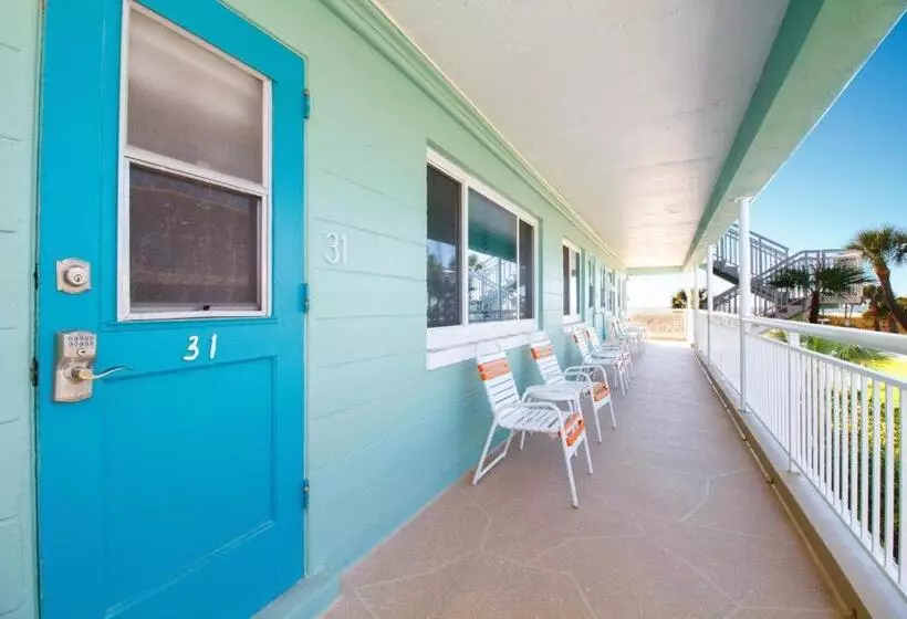 Tropic Terrace Suite #31   Beachfront Resort