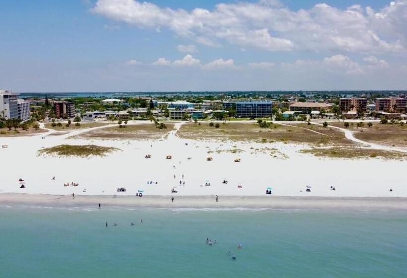 Tropic Terrace Suite #31 Beachfront Resort