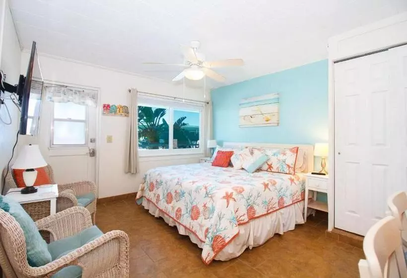 Tropic Terrace Suite #31   Beachfront Resort