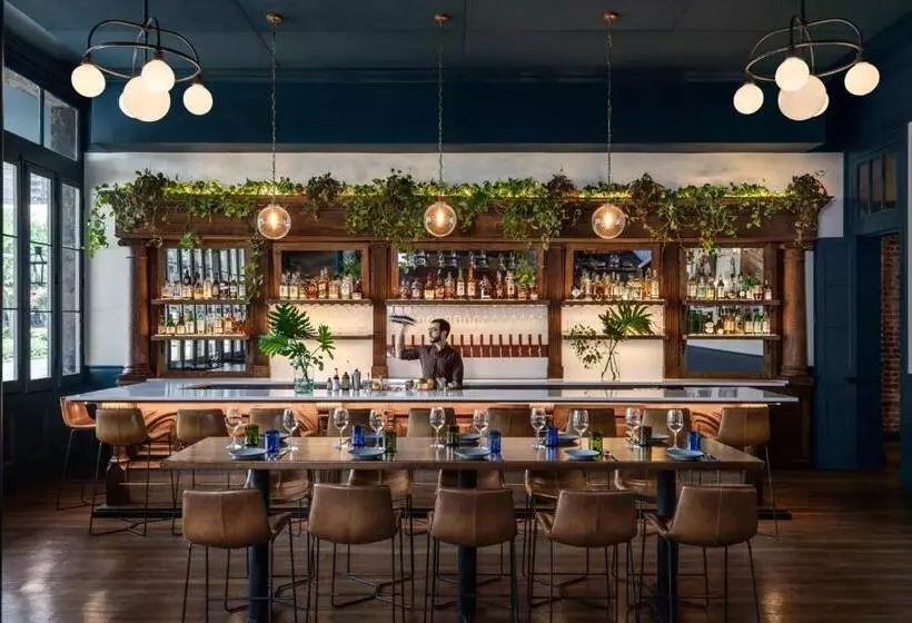 هاستل Copper Vine Wine Pub & Inn