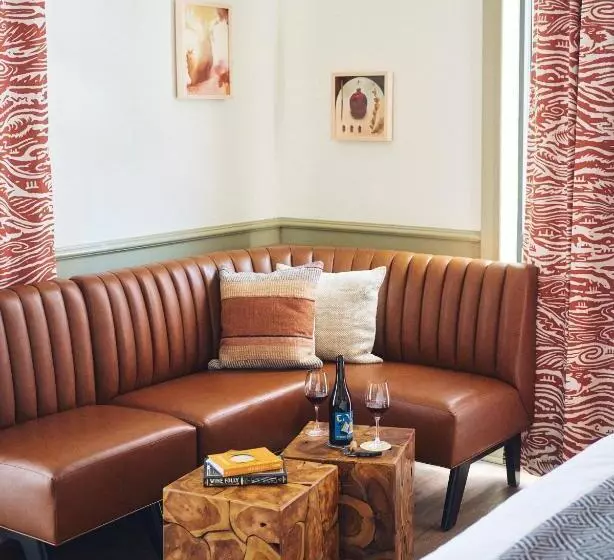 هاستل Copper Vine Wine Pub & Inn