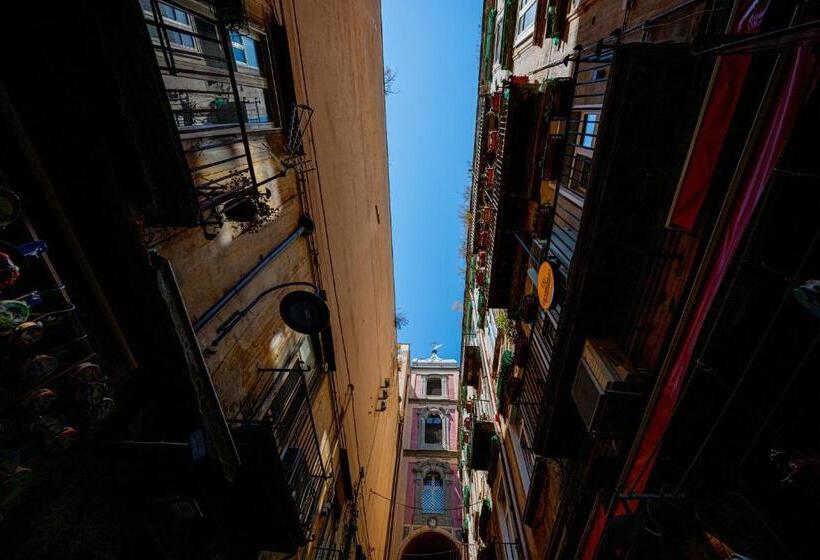 تختخواب و صبحانه Di Virgilio Suite Luxury