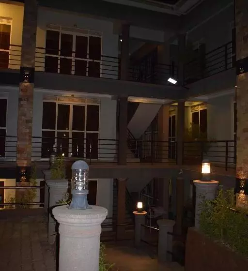 تختخواب و صبحانه Kyanja Luxury Suites