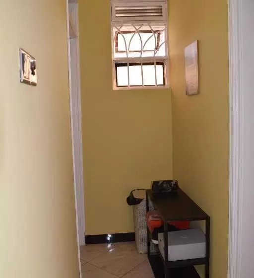 تختخواب و صبحانه Kyanja Luxury Suites