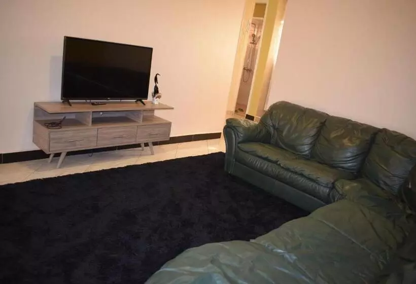 تختخواب و صبحانه Kyanja Luxury Suites