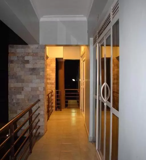 تختخواب و صبحانه Kyanja Luxury Suites