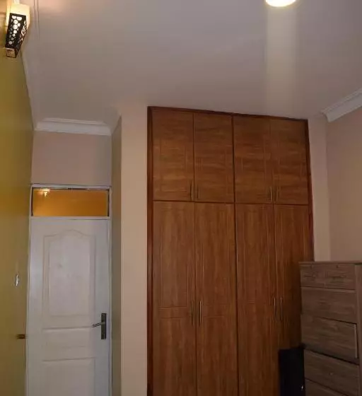 تختخواب و صبحانه Kyanja Luxury Suites
