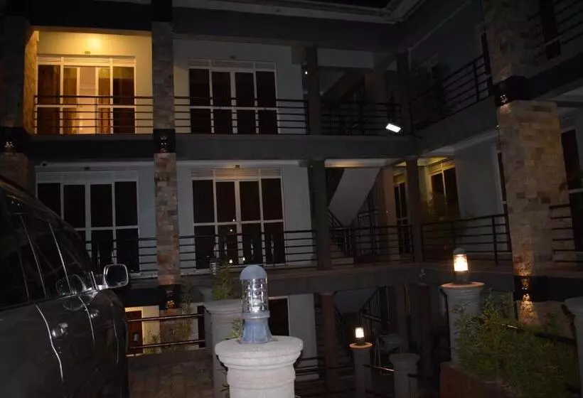 تختخواب و صبحانه Kyanja Luxury Suites
