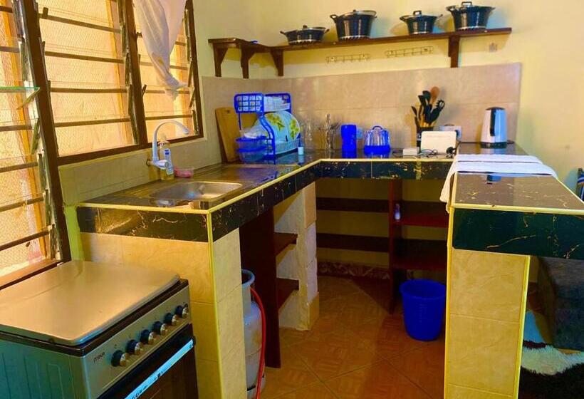 هتل Coastal Comfort