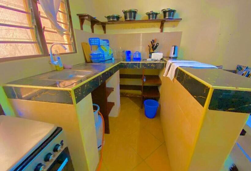 هتل Coastal Comfort