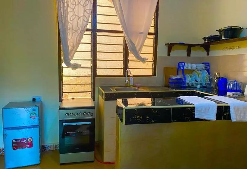 هتل Coastal Comfort