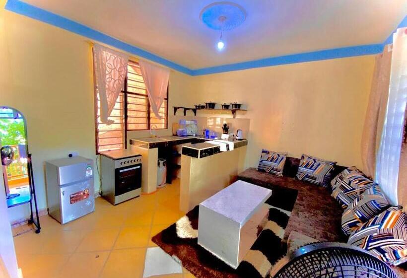 هتل Coastal Comfort